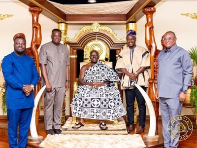 Photos: Roads Minister briefs Asantehene on Accra-Kumasi expressway project 